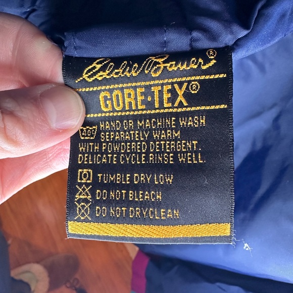 Eddie Bauer pink raincoat/windbreaker, women’s size medium - Picture 5 of 7